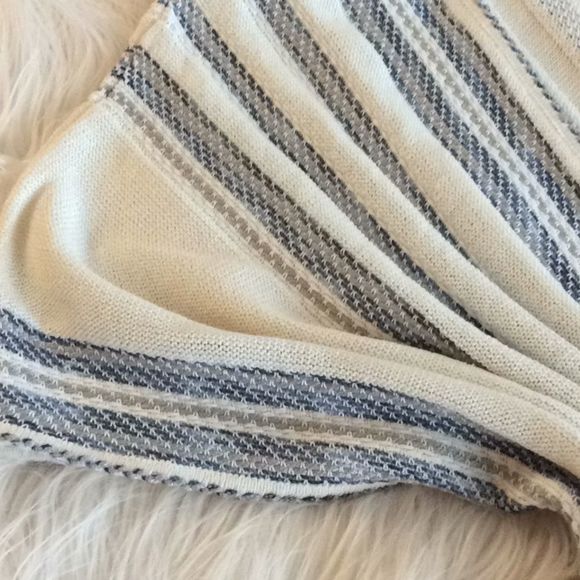 💞LUCKY BRAND 💞Line in Love💞M/L poncho - Picture 10 of 12